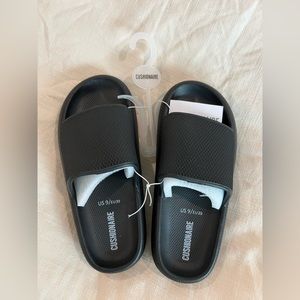 CUSHIONAIRE Women’s (size 9) Feather Cloud Recovery Slides
